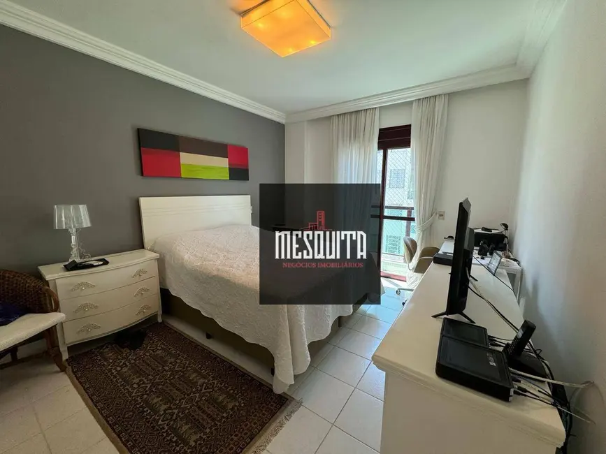 Foto 9 de Apartamento com 4 quartos à venda, 220m2 em Guaruja - SP