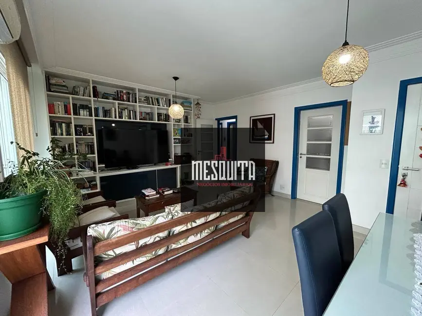 Apartamento com 3 quartos à venda, 110m2 em Guaruja - SP - imagem 2 Foto 2 de Apartamento com 3 quartos à venda, 110m2 em Guaruja - SP