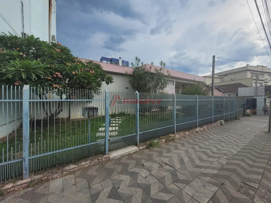 Foto 1 de Terreno / Lote à venda, 792m2 em Nossa Senhora de Fátima, Santa Maria - RS