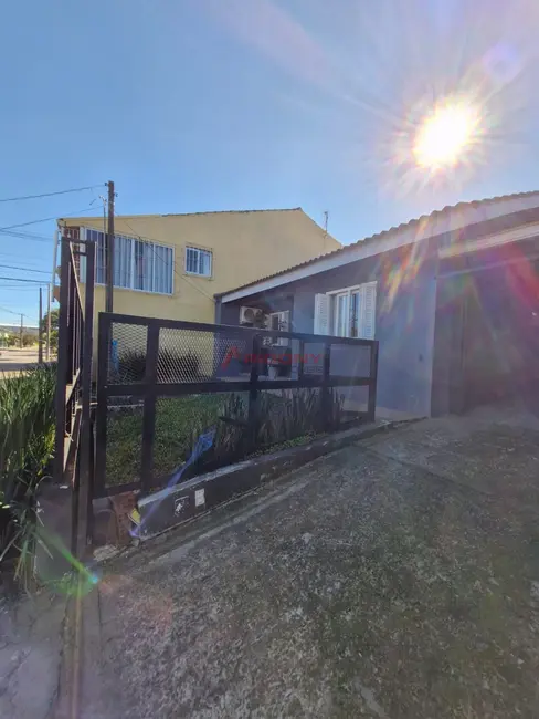 Foto 2 de Casa com 2 quartos à venda, 105m2 em Camobi, Santa Maria - RS