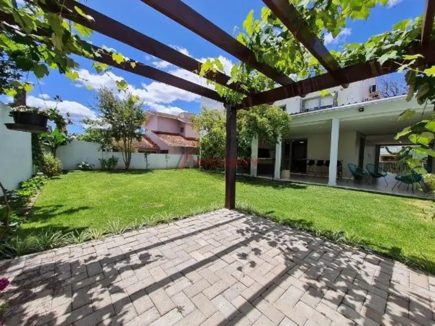 Foto 2 de Casa com 3 quartos à venda, 222m2 em Camobi, Santa Maria - RS