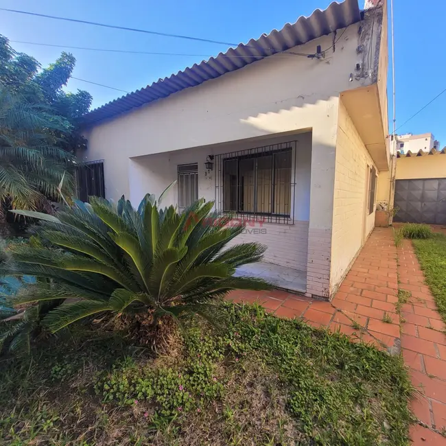 Foto 1 de Casa com 3 quartos à venda, 160m2 em Nossa Senhora de Lourdes, Santa Maria - RS