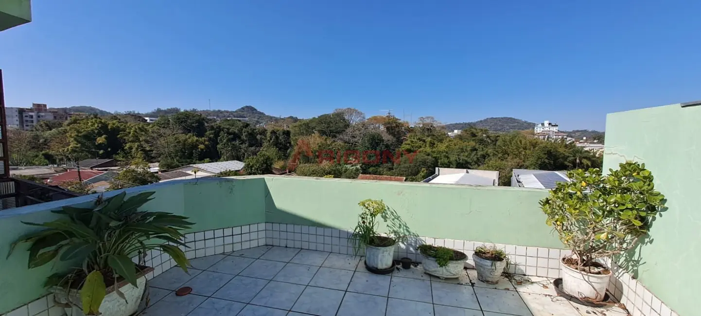 Foto 2 de Cobertura com 2 quartos à venda, 140m2 em Nossa Senhora de Lourdes, Santa Maria - RS