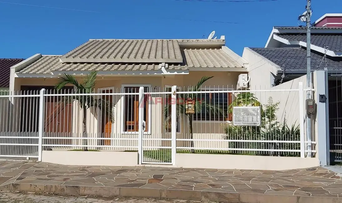 Foto 1 de Casa com 3 quartos à venda, 174m2 em Pinheiro Machado, Santa Maria - RS