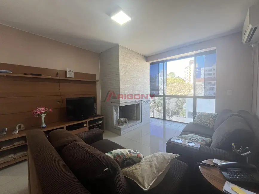 Foto 1 de Apartamento com 3 quartos à venda, 226m2 em Nossa Senhora do Rosário, Santa Maria - RS