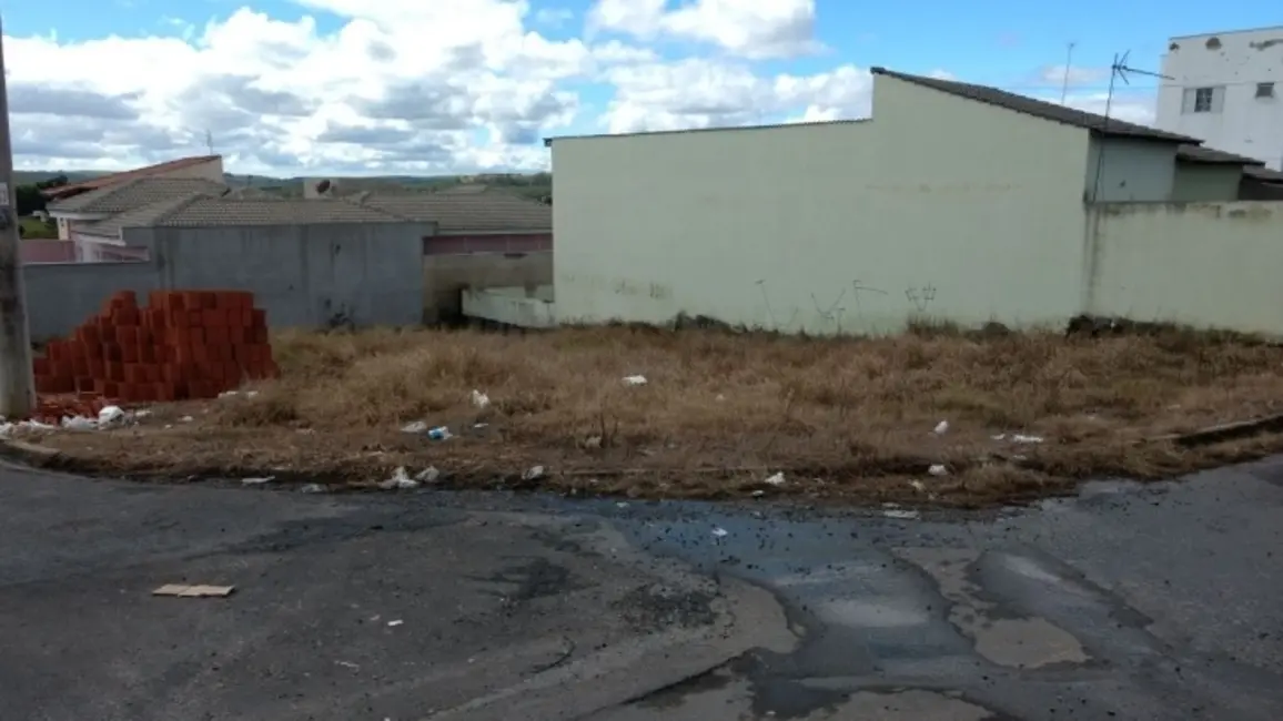 Foto 1 de Terreno / Lote à venda, 422m2 em Salto De Pirapora - SP