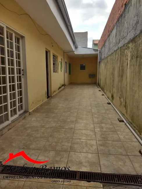 Foto 2 de Casa com 2 quartos à venda, 240m2 em Salto De Pirapora - SP