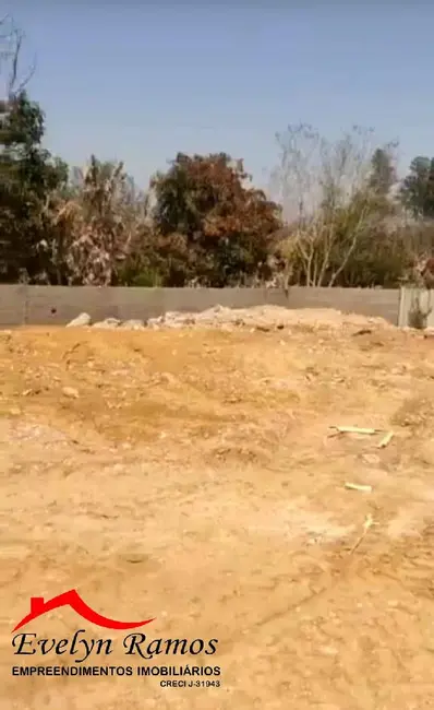 Foto 2 de Terreno / Lote à venda, 389m2 em Salto De Pirapora - SP