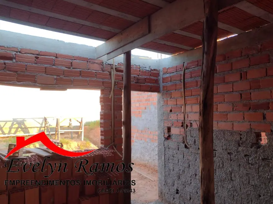 Foto 2 de Casa com 2 quartos à venda, 250m2 em Salto De Pirapora - SP