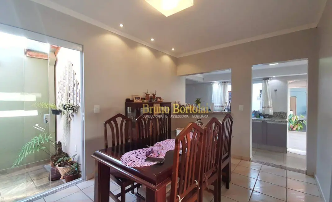 Casa com 3 quartos à venda, 295m2 em Vila Indaiá, Rio Claro - SP - imagem 5 Foto 5 de Casa com 3 quartos à venda, 295m2 em Vila Indaiá, Rio Claro - SP