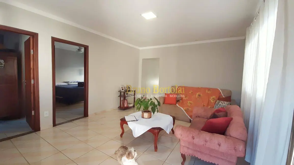 Casa com 3 quartos à venda, 295m2 em Vila Indaiá, Rio Claro - SP - imagem 3 Foto 3 de Casa com 3 quartos à venda, 295m2 em Vila Indaiá, Rio Claro - SP