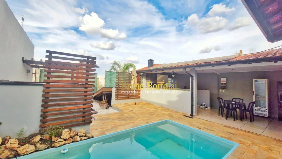 Foto 3 de Casa com 3 quartos à venda e para alugar, 244m2 em Recanto Paraíso, Rio Claro - SP