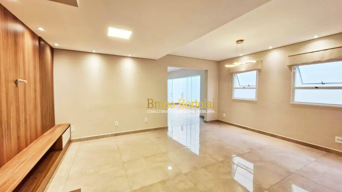 Foto 2 de Casa de Condomínio com 3 quartos à venda, 276m2 em Jardim INOCOOP, Rio Claro - SP