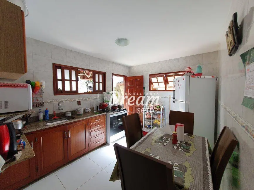 Casa com 3 quartos à venda, 420m2 em Albuquerque, Teresopolis - RJ - imagem 5 Foto 5 de Casa com 3 quartos à venda, 420m2 em Albuquerque, Teresopolis - RJ