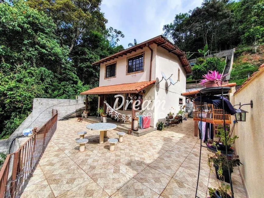 Casa com 3 quartos à venda, 420m2 em Albuquerque, Teresopolis - RJ - imagem 3 Foto 3 de Casa com 3 quartos à venda, 420m2 em Albuquerque, Teresopolis - RJ
