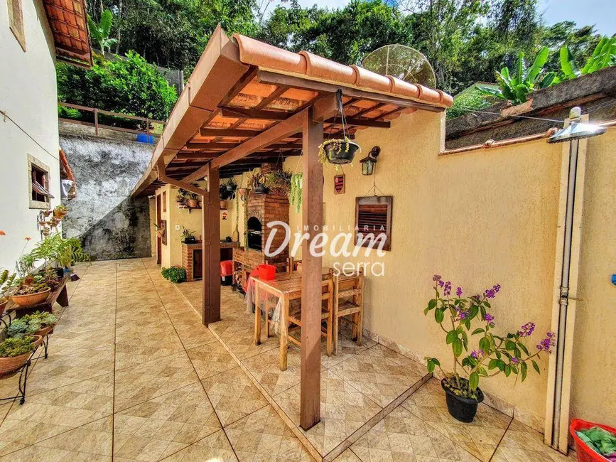 Casa com 3 quartos à venda, 420m2 em Albuquerque, Teresopolis - RJ - imagem 4 Foto 4 de Casa com 3 quartos à venda, 420m2 em Albuquerque, Teresopolis - RJ