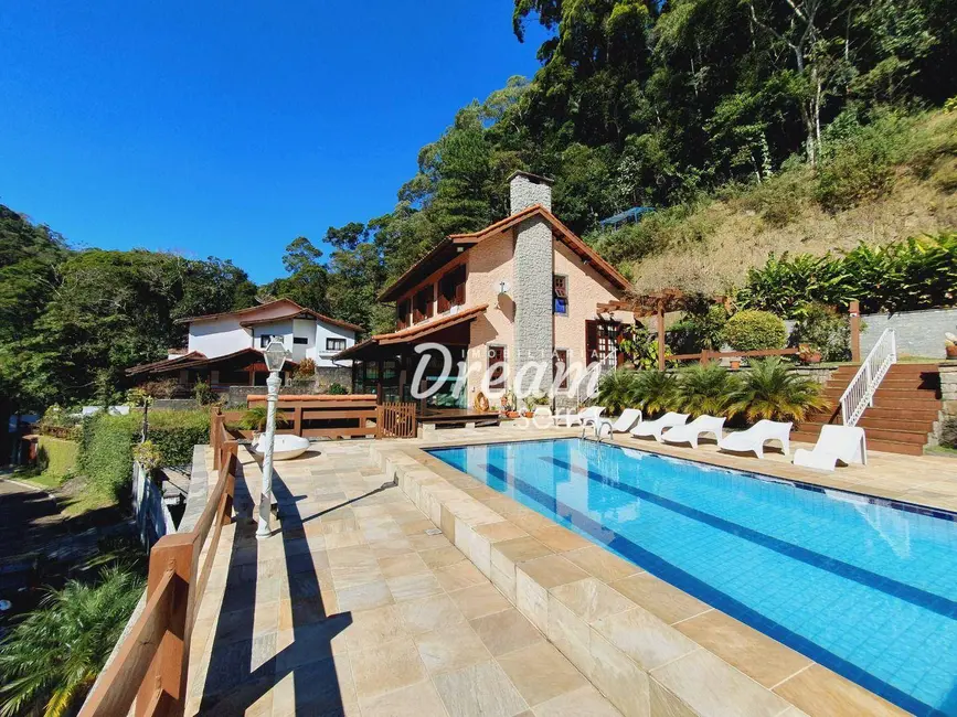 Casa de Condomínio com 3 quartos à venda, 2300m2 em Carlos Guinle, Teresopolis - RJ - imagem 4 Foto 4 de Casa de Condomínio com 3 quartos à venda, 2300m2 em Carlos Guinle, Teresopolis - RJ