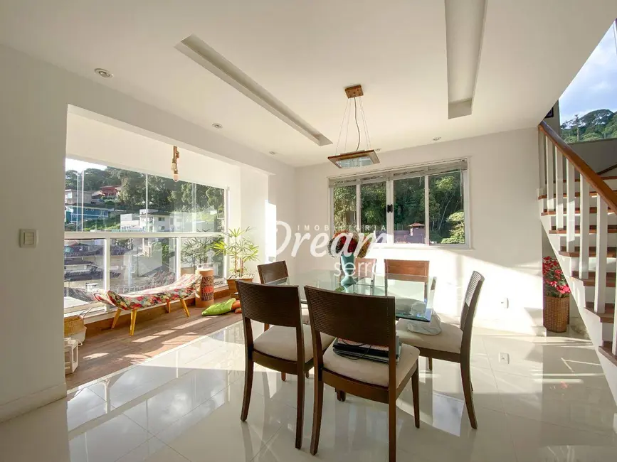 Casa de Condomínio com 3 quartos à venda, 317m2 em Tijuca, Teresopolis - RJ - imagem 5 Foto 5 de Casa de Condomínio com 3 quartos à venda, 317m2 em Tijuca, Teresopolis - RJ