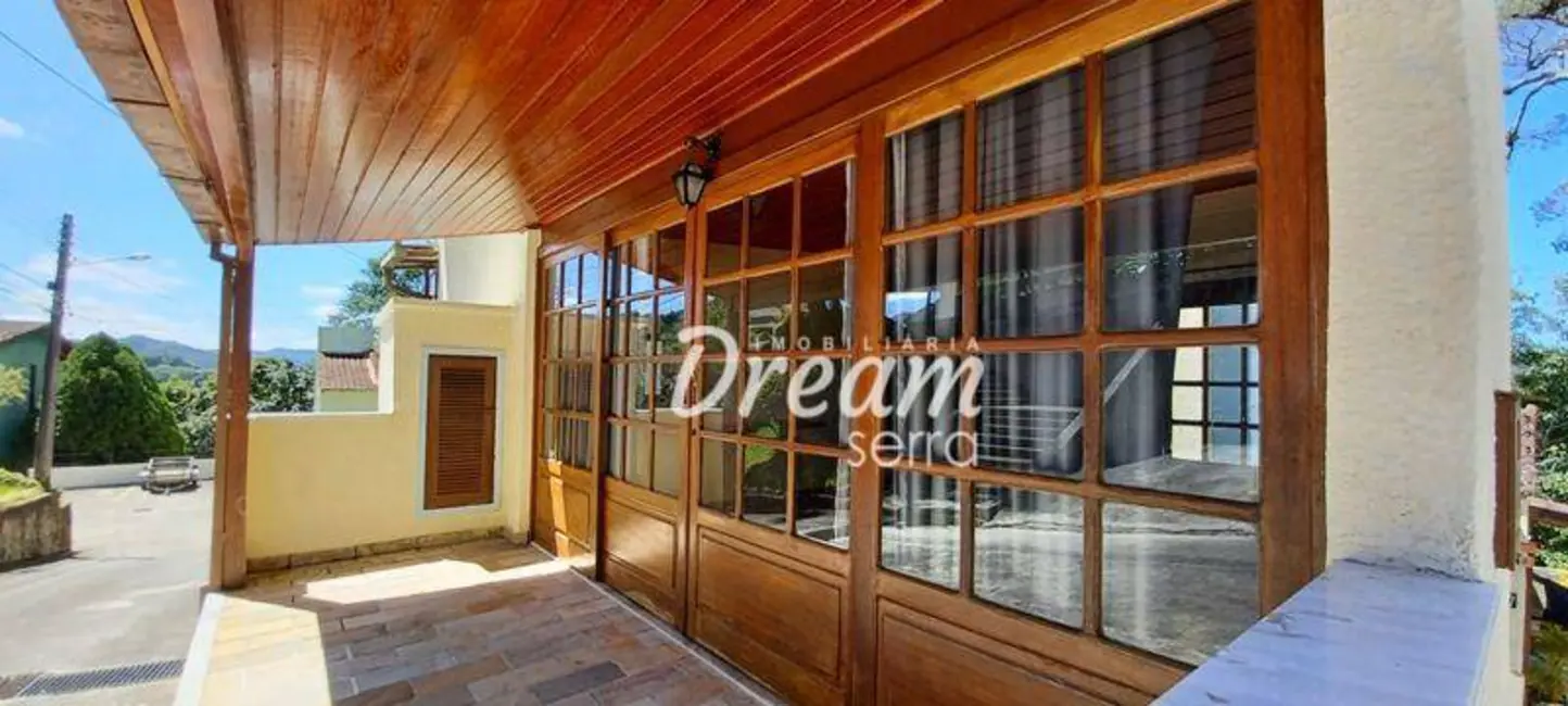 Foto 2 de Casa de Condomínio com 3 quartos à venda, 110m2 em Iucas, Teresopolis - RJ