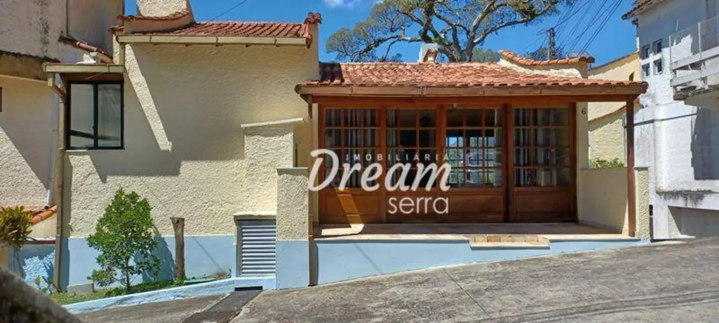 Foto 1 de Casa de Condomínio com 3 quartos à venda, 110m2 em Iucas, Teresopolis - RJ