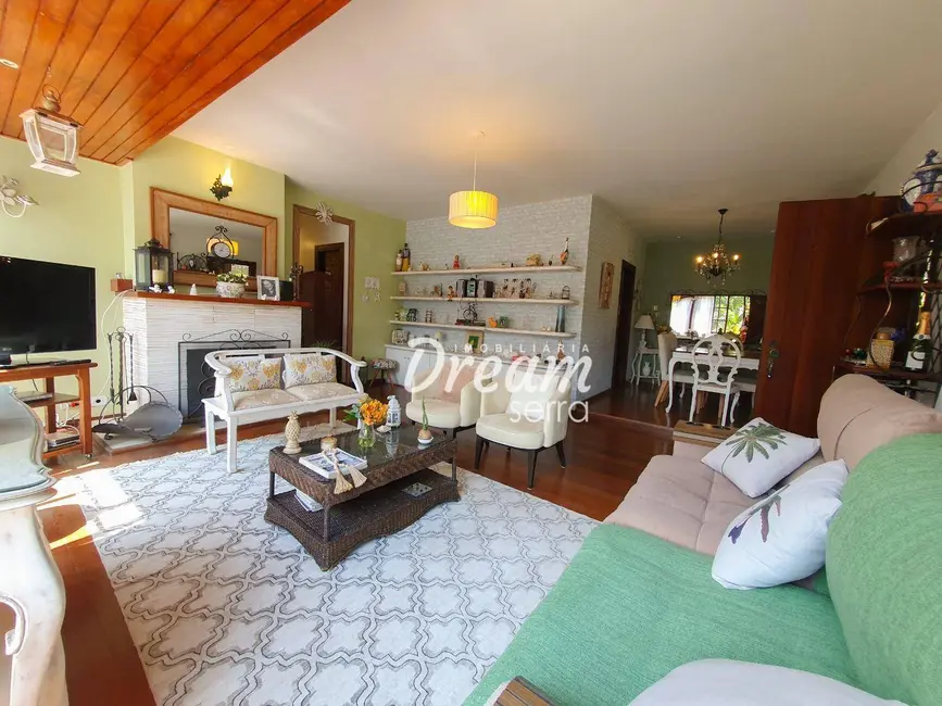 Foto 1 de Casa de Condomínio com 3 quartos à venda, 480m2 em Carlos Guinle, Teresopolis - RJ