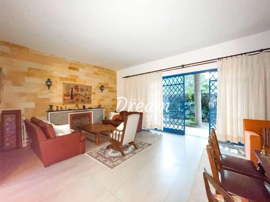 Foto 3 de Casa com 4 quartos à venda, 1000m2 em Nossa Senhora de Fátima, Teresopolis - RJ