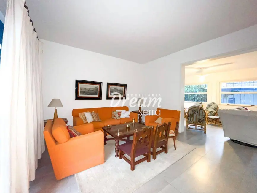 Foto 8 de Casa com 4 quartos à venda, 1000m2 em Nossa Senhora de Fátima, Teresopolis - RJ