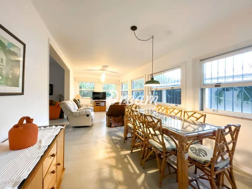 Foto 4 de Casa com 4 quartos à venda, 1000m2 em Nossa Senhora de Fátima, Teresopolis - RJ