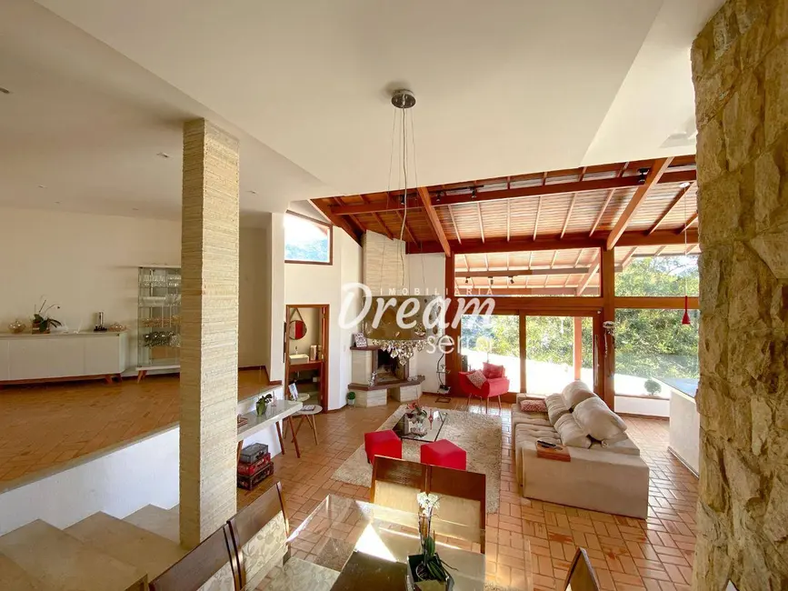 Casa de Condomínio com 4 quartos à venda e para alugar, 4200m2 em Quebra Frascos, Teresopolis - RJ - imagem 4 Foto 4 de Casa de Condomínio com 4 quartos à venda e para alugar, 4200m2 em Quebra Frascos, Teresopolis - RJ