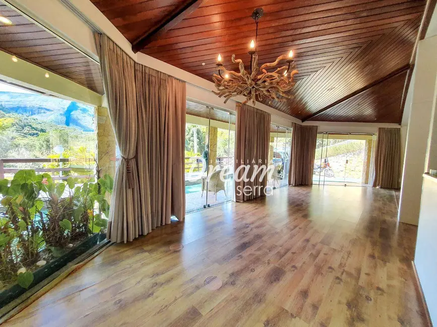 Casa de Condomínio com 5 quartos à venda, 1650m2 em Albuquerque, Teresopolis - RJ - imagem 3 Foto 3 de Casa de Condomínio com 5 quartos à venda, 1650m2 em Albuquerque, Teresopolis - RJ