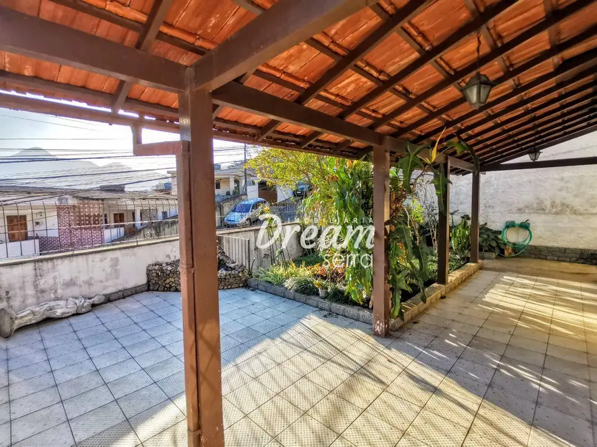 Foto 4 de Casa com 3 quartos à venda, 250m2 em Barra do Imbuí, Teresopolis - RJ