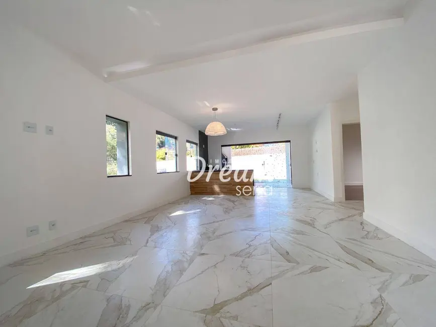 Foto 4 de Casa de Condomínio com 3 quartos à venda, 388m2 em Albuquerque, Teresopolis - RJ