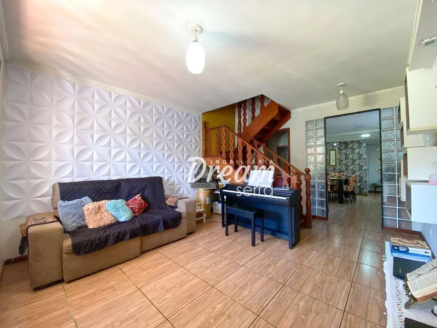 Foto 1 de Casa de Condomínio com 4 quartos à venda, 81m2 em Pimenteiras, Teresopolis - RJ