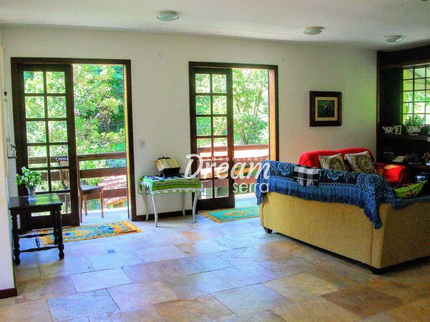 Casa de Condomínio com 4 quartos à venda, 1000m2 em Carlos Guinle, Teresopolis - RJ - imagem 9 Foto 9 de Casa de Condomínio com 4 quartos à venda, 1000m2 em Carlos Guinle, Teresopolis - RJ