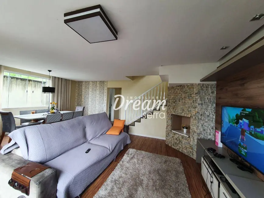 Foto 2 de Casa de Condomínio com 3 quartos à venda, 400m2 em Tijuca, Teresopolis - RJ