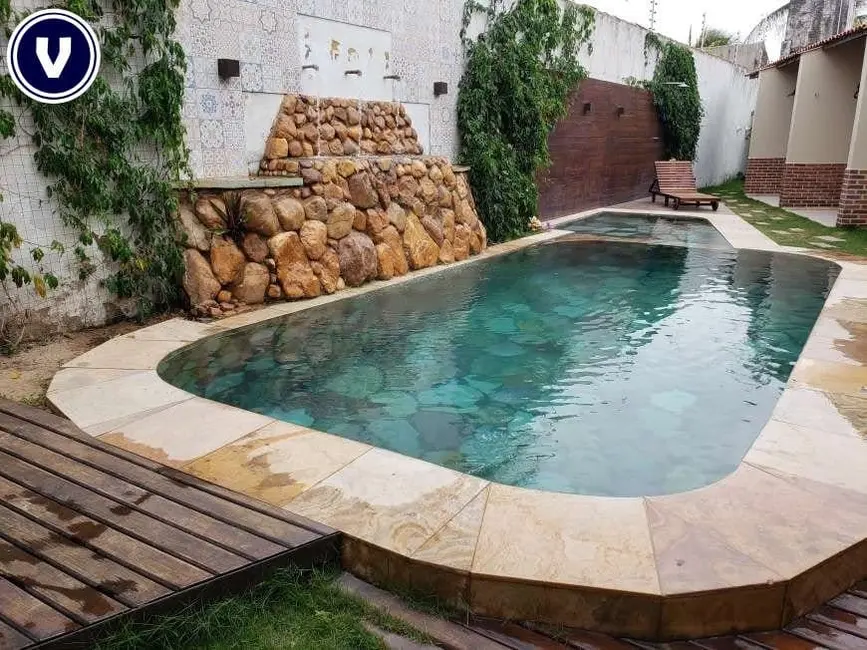 Foto 3 de Casa com 10 quartos à venda, 320m2 em Aquiraz - CE