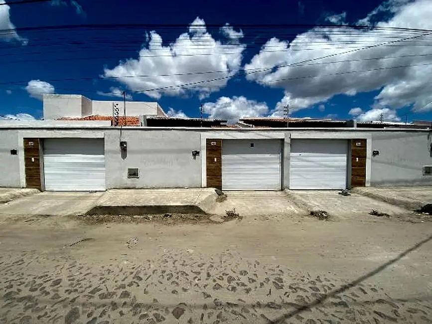 Foto 1 de Casa com 2 quartos à venda, 76m2 em Horizonte - CE