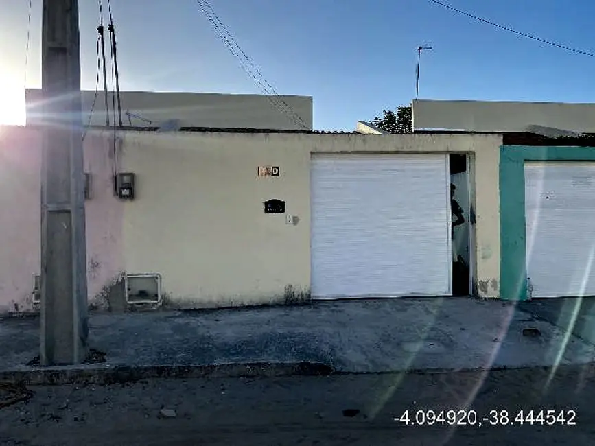 Foto 1 de Casa com 2 quartos à venda, 61m2 em Horizonte - CE