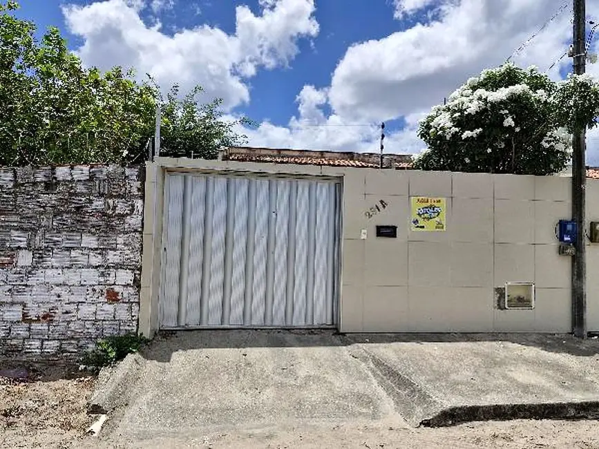 Foto 1 de Casa com 2 quartos à venda, 76m2 em Horizonte - CE