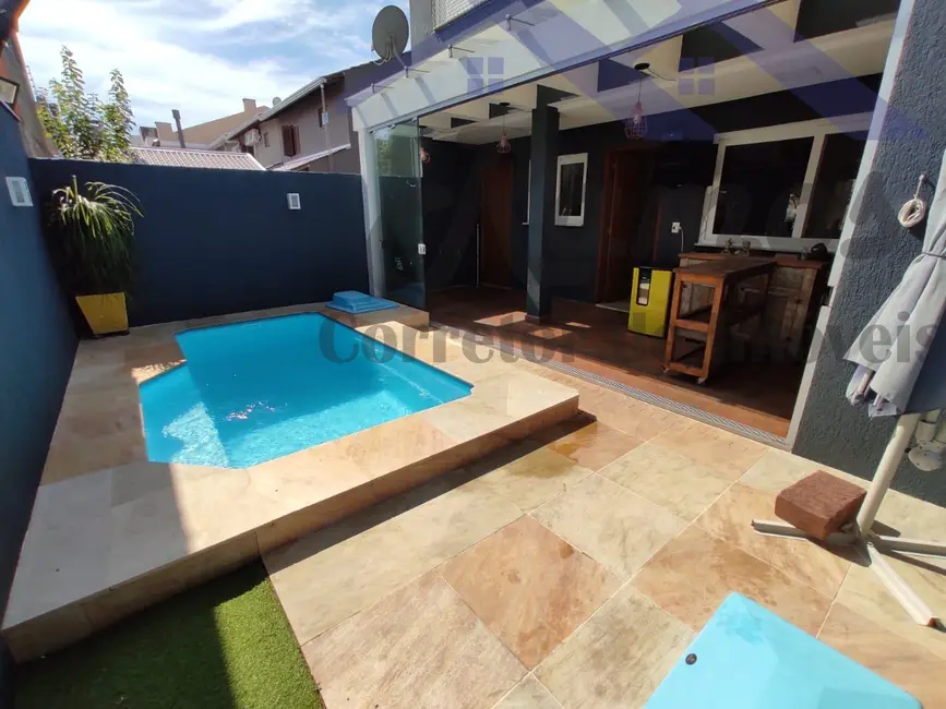 Foto 2 de Casa com 3 quartos à venda, 154m2 em Hípica, Porto Alegre - RS