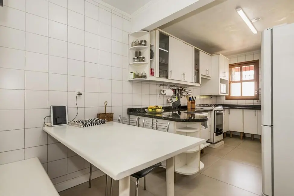 Foto 3 de Casa com 3 quartos à venda, 219m2 em Cavalhada, Porto Alegre - RS