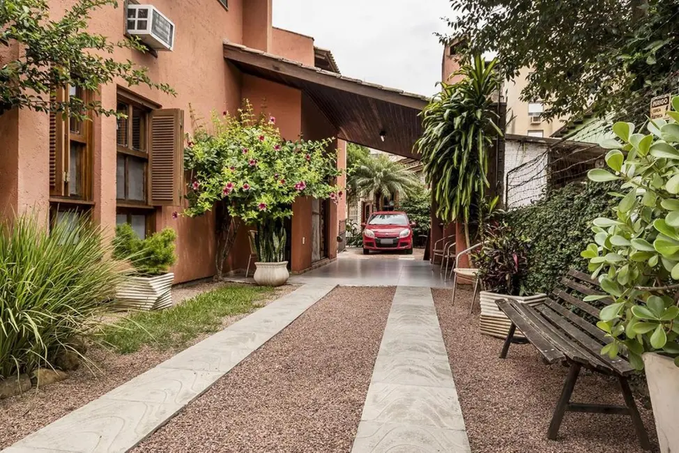 Foto 1 de Casa com 3 quartos à venda, 219m2 em Cavalhada, Porto Alegre - RS