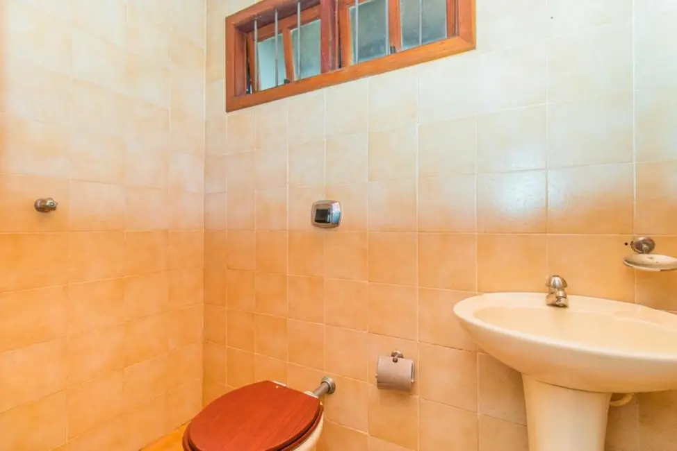 Casa com 4 quartos à venda, 348m2 em Ipanema, Porto Alegre - RS - imagem 9 Foto 9 de Casa com 4 quartos à venda, 348m2 em Ipanema, Porto Alegre - RS