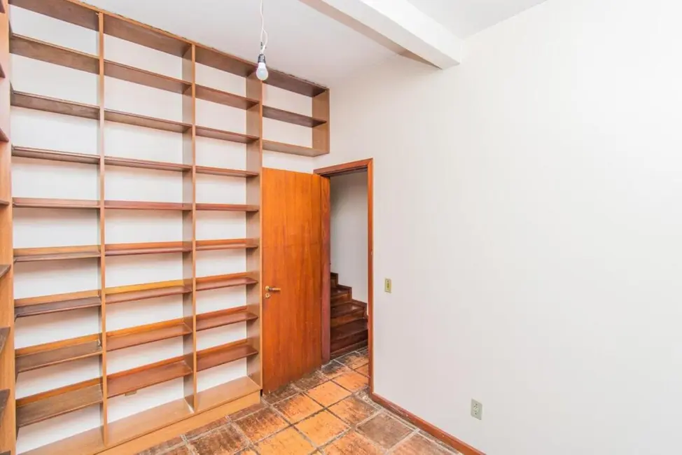 Casa com 4 quartos à venda, 348m2 em Ipanema, Porto Alegre - RS - imagem 3 Foto 3 de Casa com 4 quartos à venda, 348m2 em Ipanema, Porto Alegre - RS