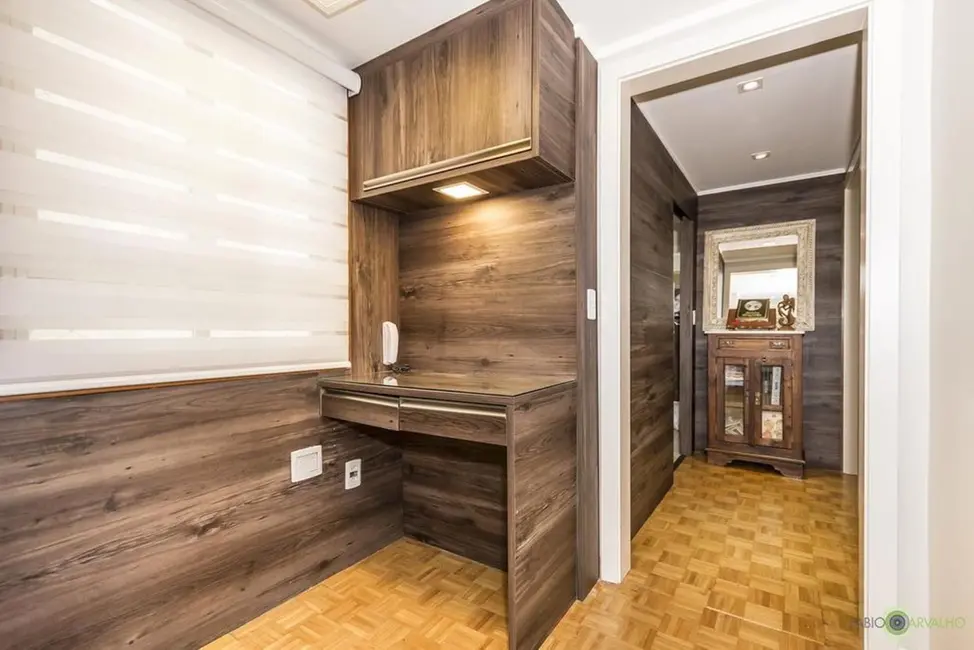 Apartamento com 3 quartos à venda, 153m2 em Centro Histórico, Porto Alegre - RS - imagem 6 Foto 6 de Apartamento com 3 quartos à venda, 153m2 em Centro Histórico, Porto Alegre - RS