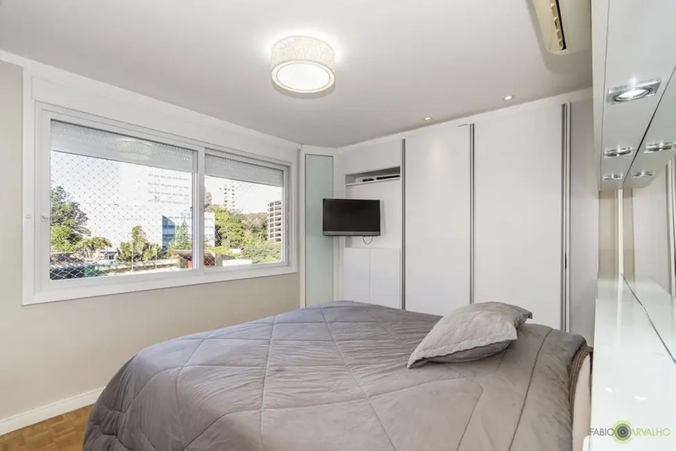 Apartamento com 3 quartos à venda, 153m2 em Centro Histórico, Porto Alegre - RS - imagem 5 Foto 5 de Apartamento com 3 quartos à venda, 153m2 em Centro Histórico, Porto Alegre - RS