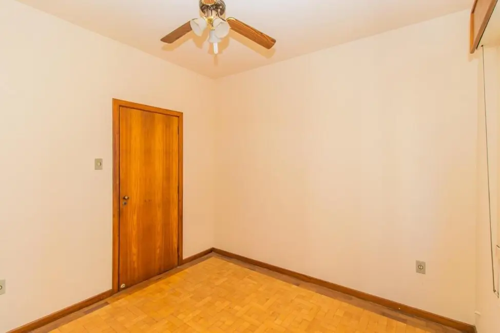 Apartamento com 3 quartos à venda, 100m2 em Centro Histórico, Porto Alegre - RS - imagem 8 Foto 8 de Apartamento com 3 quartos à venda, 100m2 em Centro Histórico, Porto Alegre - RS