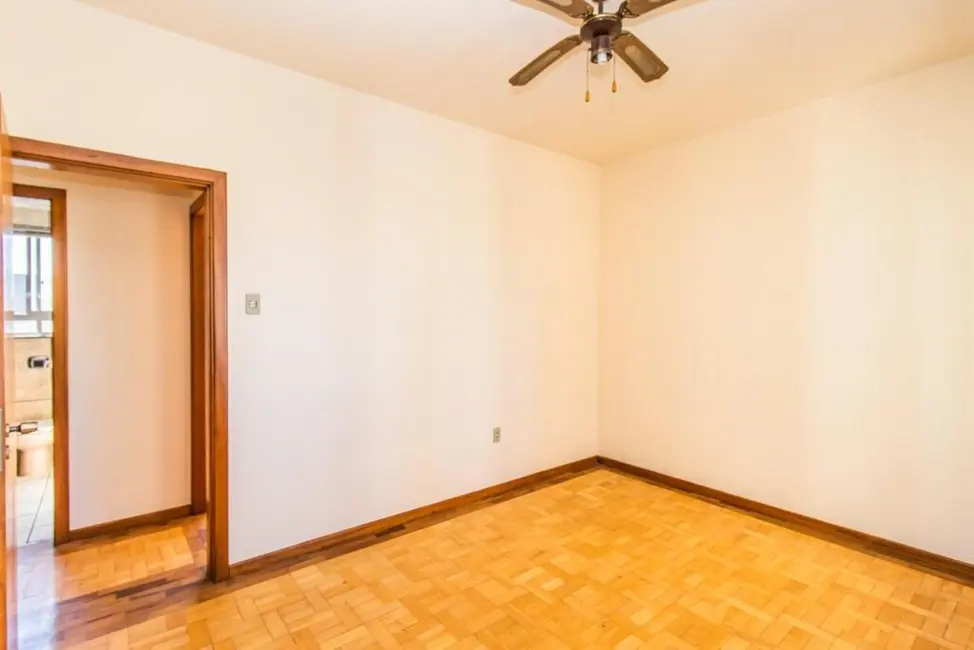 Apartamento com 3 quartos à venda, 100m2 em Centro Histórico, Porto Alegre - RS - imagem 6 Foto 6 de Apartamento com 3 quartos à venda, 100m2 em Centro Histórico, Porto Alegre - RS