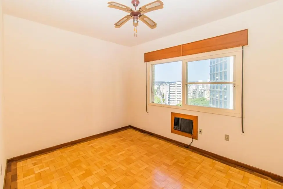 Apartamento com 3 quartos à venda, 100m2 em Centro Histórico, Porto Alegre - RS - imagem 7 Foto 7 de Apartamento com 3 quartos à venda, 100m2 em Centro Histórico, Porto Alegre - RS