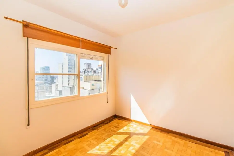 Apartamento com 3 quartos à venda, 100m2 em Centro Histórico, Porto Alegre - RS - imagem 5 Foto 5 de Apartamento com 3 quartos à venda, 100m2 em Centro Histórico, Porto Alegre - RS